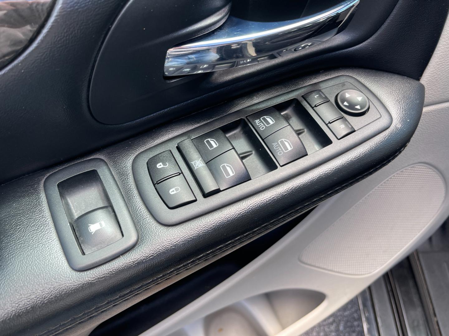 2019 Black /Black Dodge Grand Caravan SE (2C4RDGBG6KR) with an 3.6L V6 DOHC 24V engine, 6A transmission, located at 547 E. Main St., Orwell, OH, 44076, (440) 437-5893, 41.535435, -80.847855 - This 2019 Dodge Grand Caravan SE presents a practical and spacious option for families or travelers needing room for seven passengers. Powered by the robust 3.6L Pentastar V6 engine paired with a 6-speed automatic transmission, it delivers a smooth and reliable driving experience. This model boasts - Photo#16